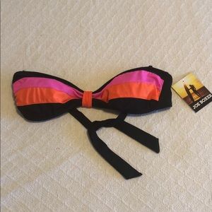 ⭐️ NWT Strapless Bandeau Bikini Top